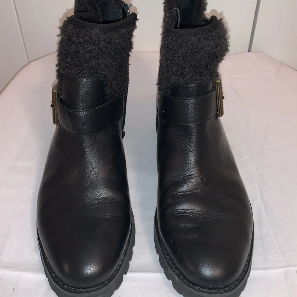 Woman’s snow boots.